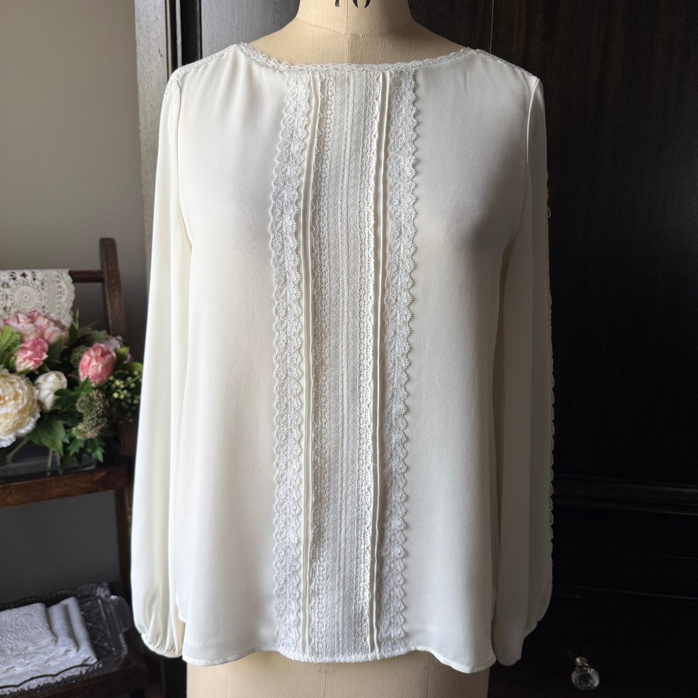 White House Black Market Ivory Lace Pintuck‎ Long Sleeve Blouse Size 2